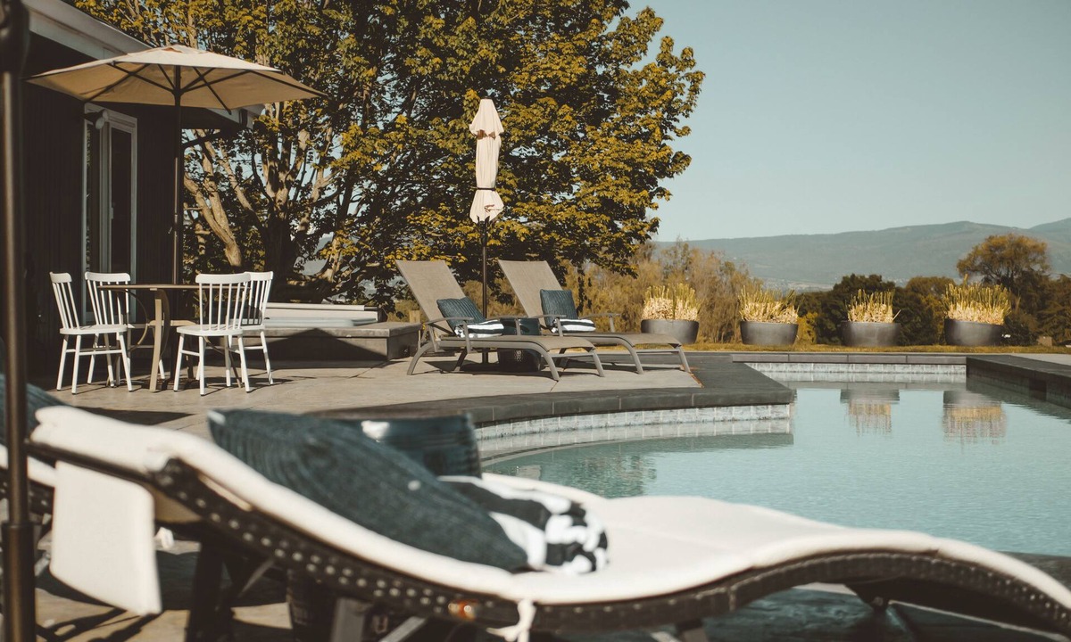 Medford House | Poolside Retreat W/Sauna Heart of Wine Country