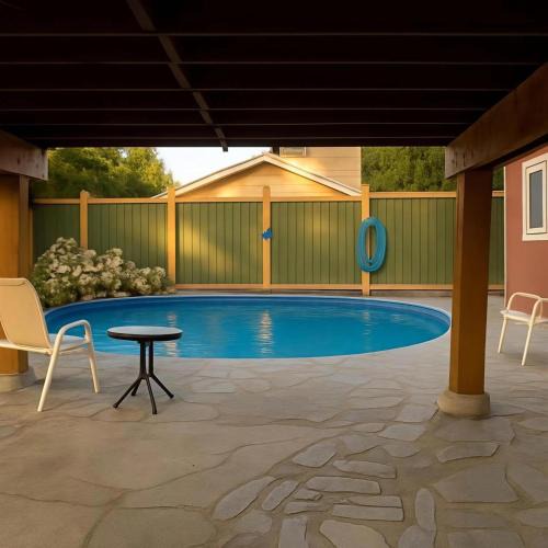 Saanich East House | Poolside Shared Suite - Private Queen Room with Heated Pool