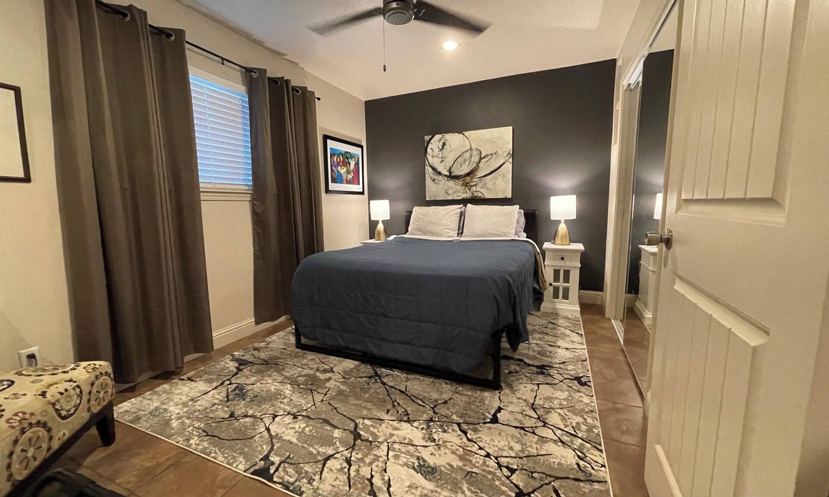 Clovis House | POOLSIDE SUITE Fresno/Clovis