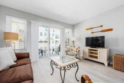 Holiday Isle Apartment | Poolside Villas 209