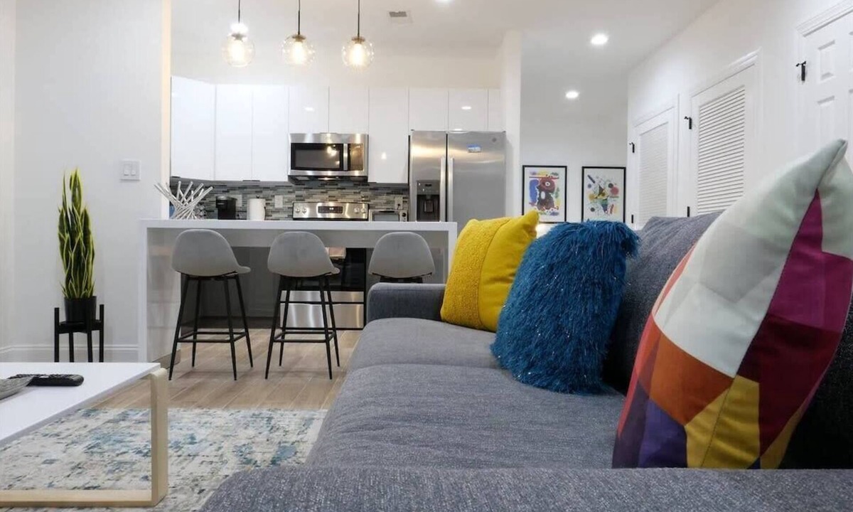 Cardozo Apartment | Pop Art Chic! Stunning Shaw - U Street Apartment