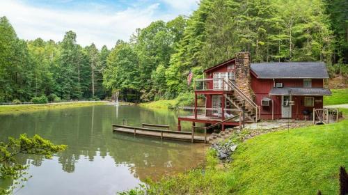 Pisgah Forest House | Pops Place · Pops Place on a Fishing Pond, Rustic, Cabin Experi