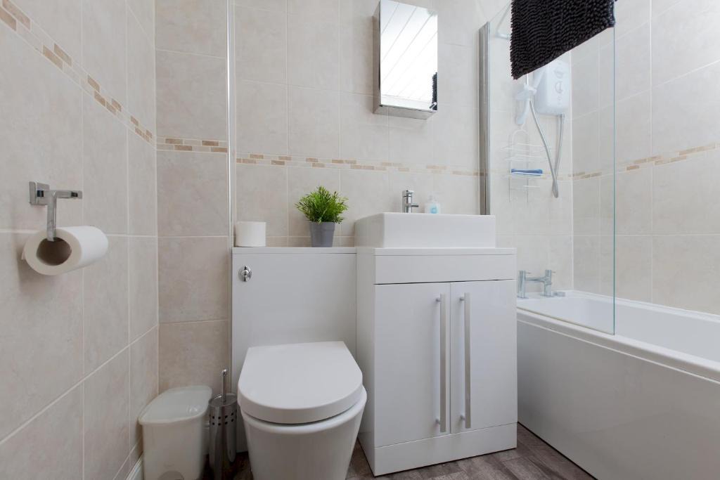 Dalry Apartment | Popular Apartment with Parking & Pool -City Centre