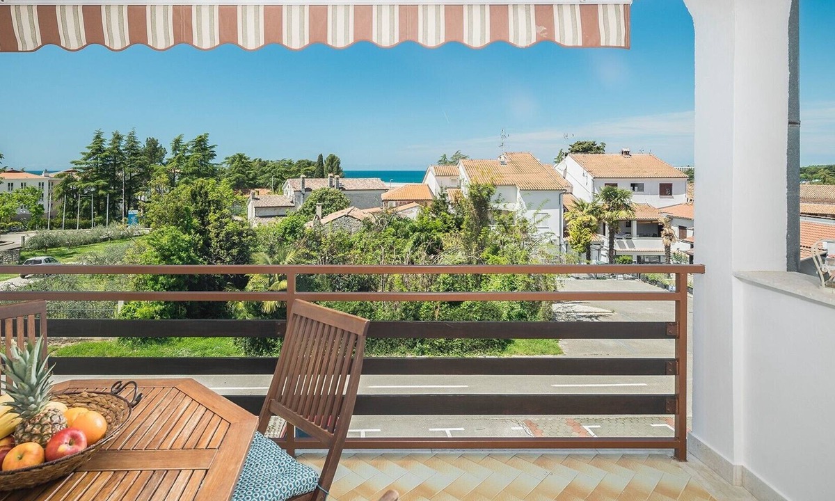 Spadici Apartment | Popular fully equipped modern one bedroom apartment in a top location in Porec near the beach and with sea view