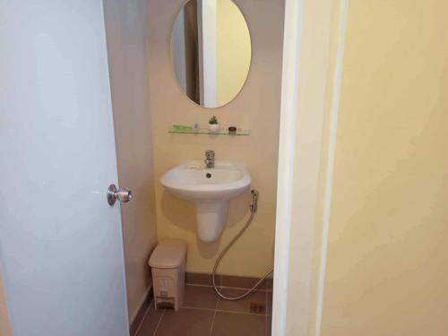 Alabang Apartment | Porki staycation