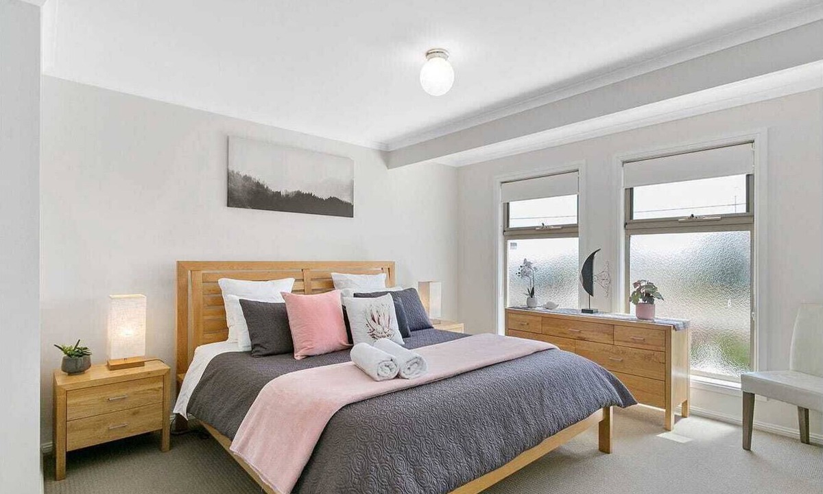 Port Hughes House | Port Hughes- Luxurious Extreme comfort and only a 7 minute stroll the the beach!