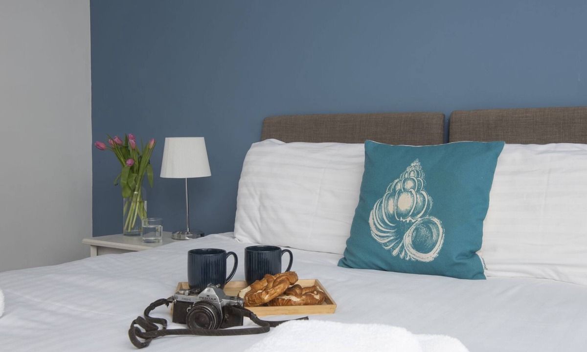 St Just Hotel | Porthledden, B&B - a hotel room that sleeps 2 guests in 1 bedroom