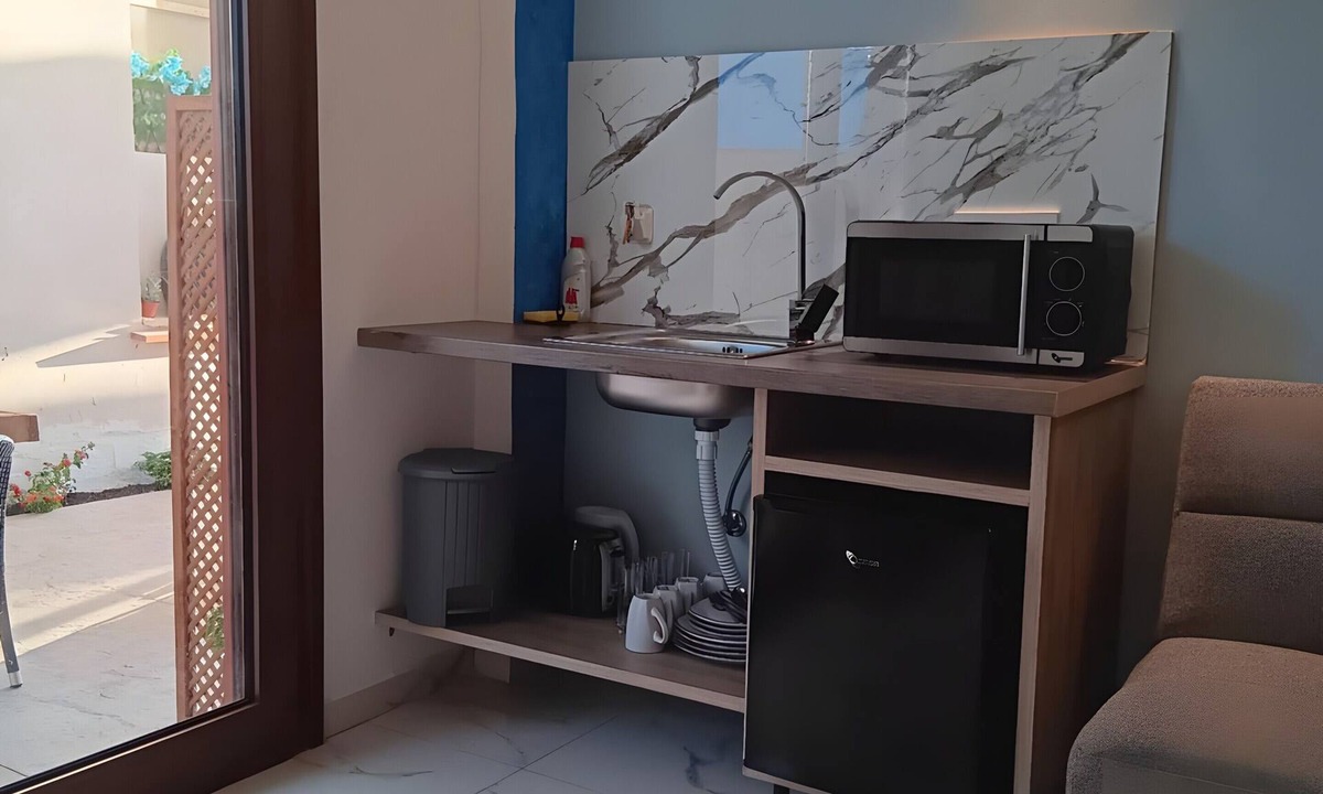 Laganas Villa | Poseidon Apartment in Laganas, Zante with Scuba Diving and Boat Tours