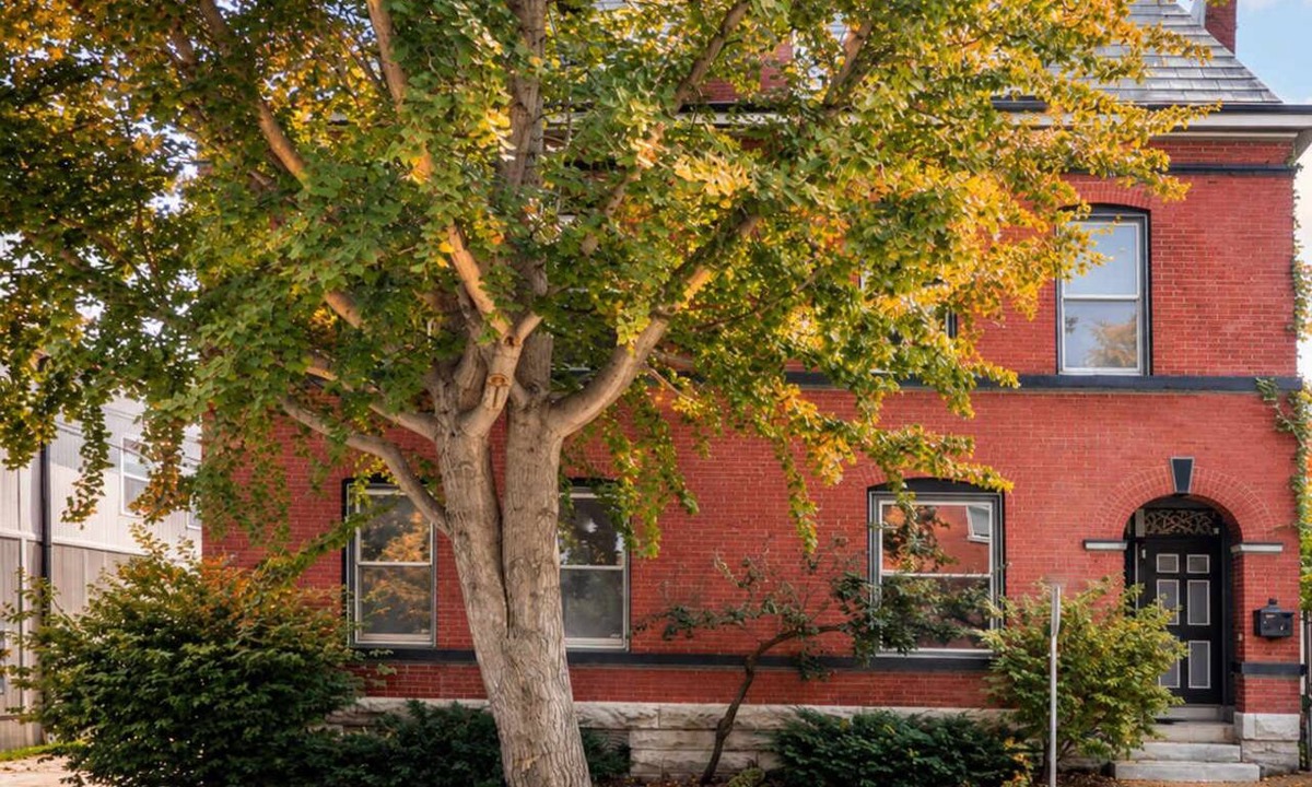Soulard House | Posh 4 floor Soulard Family Home ABODEbucks