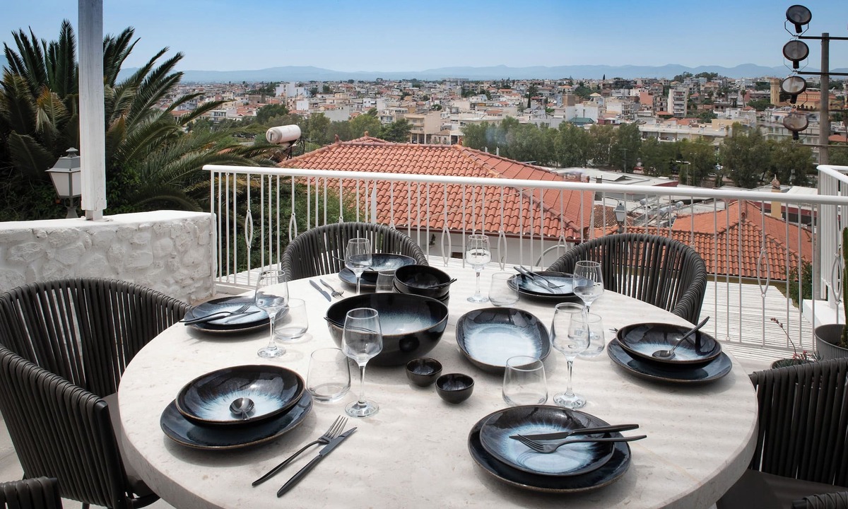 Kalamata Villa | Positivespace Kalamata Heights - Luxus und Historischer Charm mit Ausblick