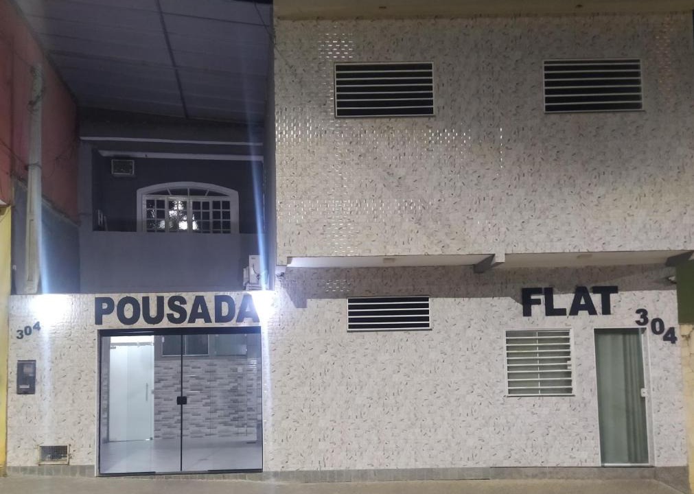 Aparecida House | Pousada Quarto com tv,ar,frigobar,wifi e garagem