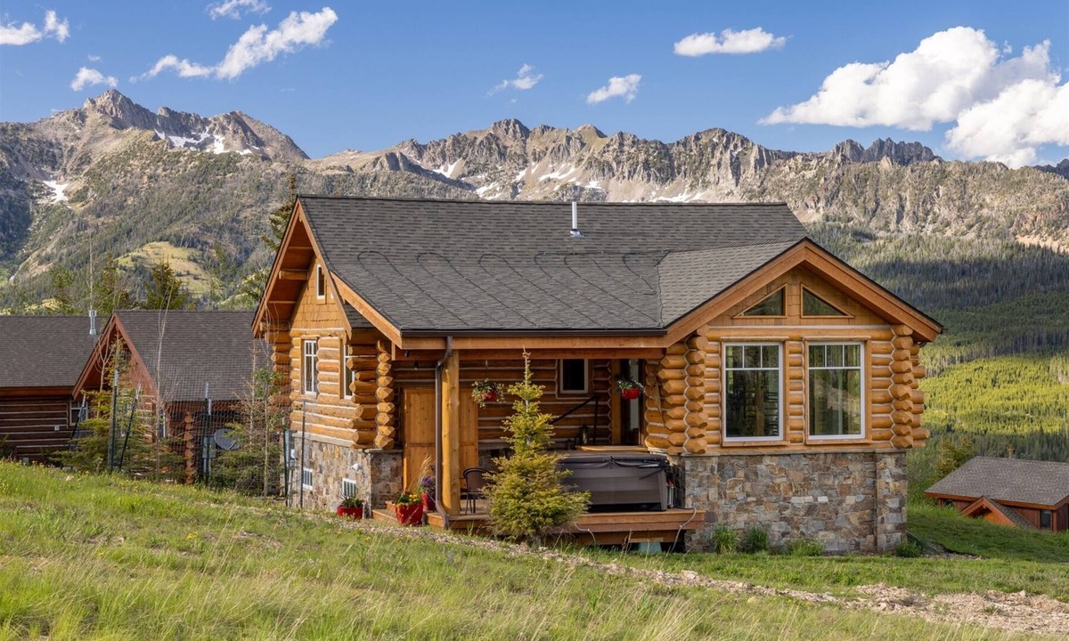 Big Sky Cabin | Powder River Paradise Cowboy Heaven Home-Completely renovated-Best Views,Hot Tub