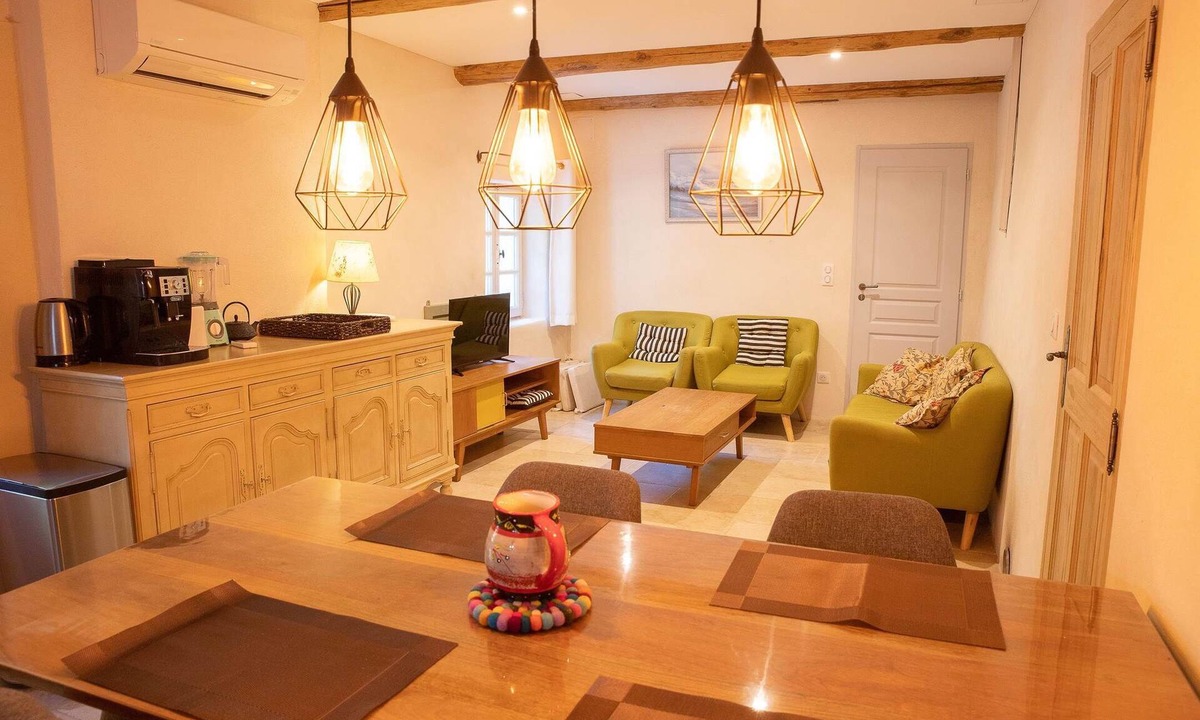 Saint-Hippolyte-le-Graveyron Apartment | Provencal gîte at the foot of the Dentelles de Montmirail