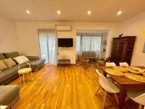 La Sagrada Familia Apartment | Practical, 3 double bedrooms, 7' Sagrada Familia