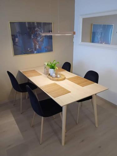 Stavanger Apartment | Practical apartment, central to stavanger city center, and close to ONS 7 min walk