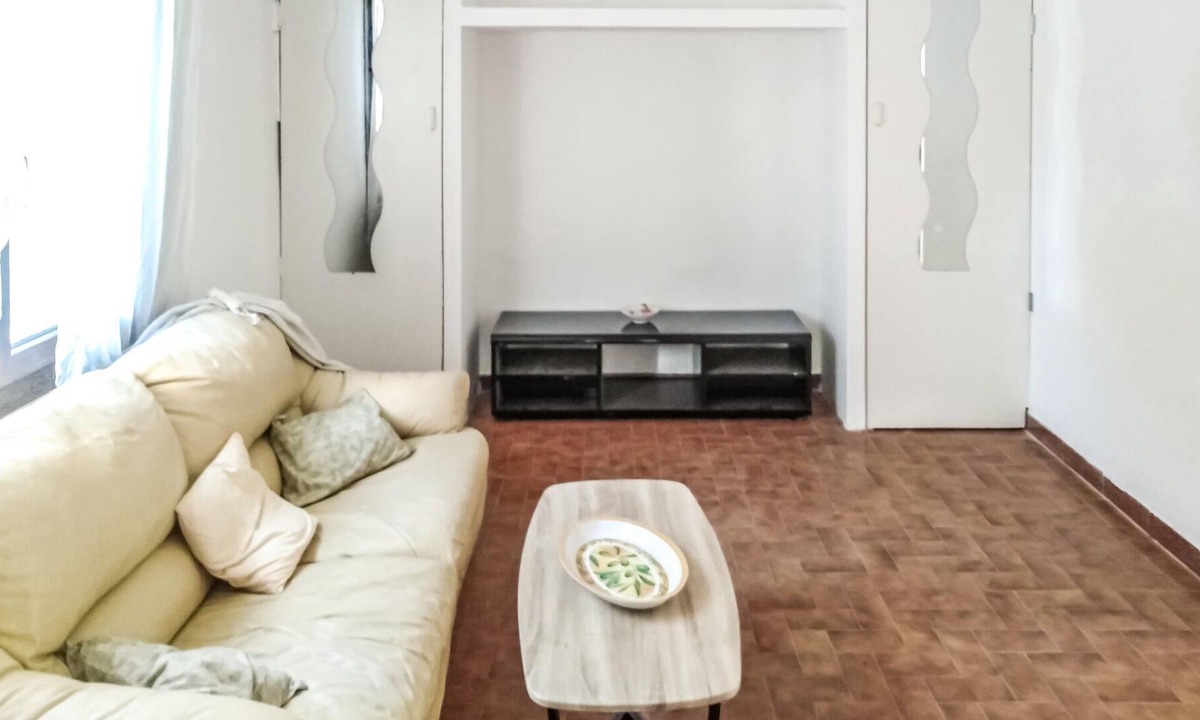 Vitrolles Apartment | Practical vacation apartment with garden - ideal for a couple's vacation.