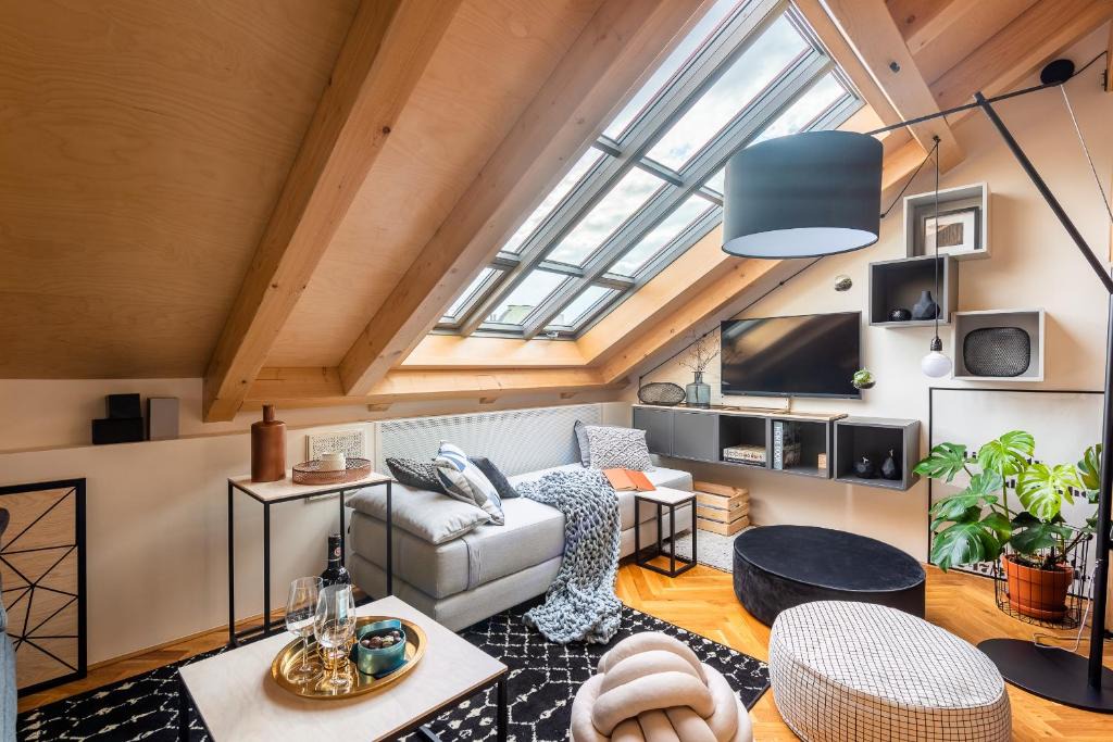 Vinohrady Apartment | Prague Days - Stunning Loft - AC - Zizkov Tower