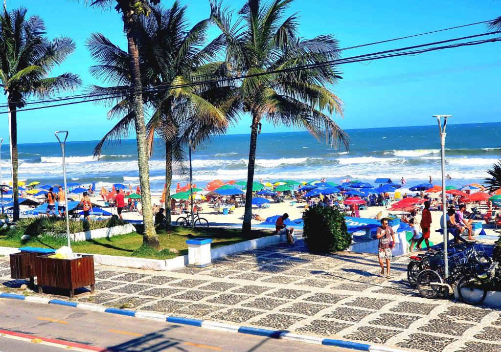 Tombo Apartment | Praia do Tombo - Guarujá - Pé na areia