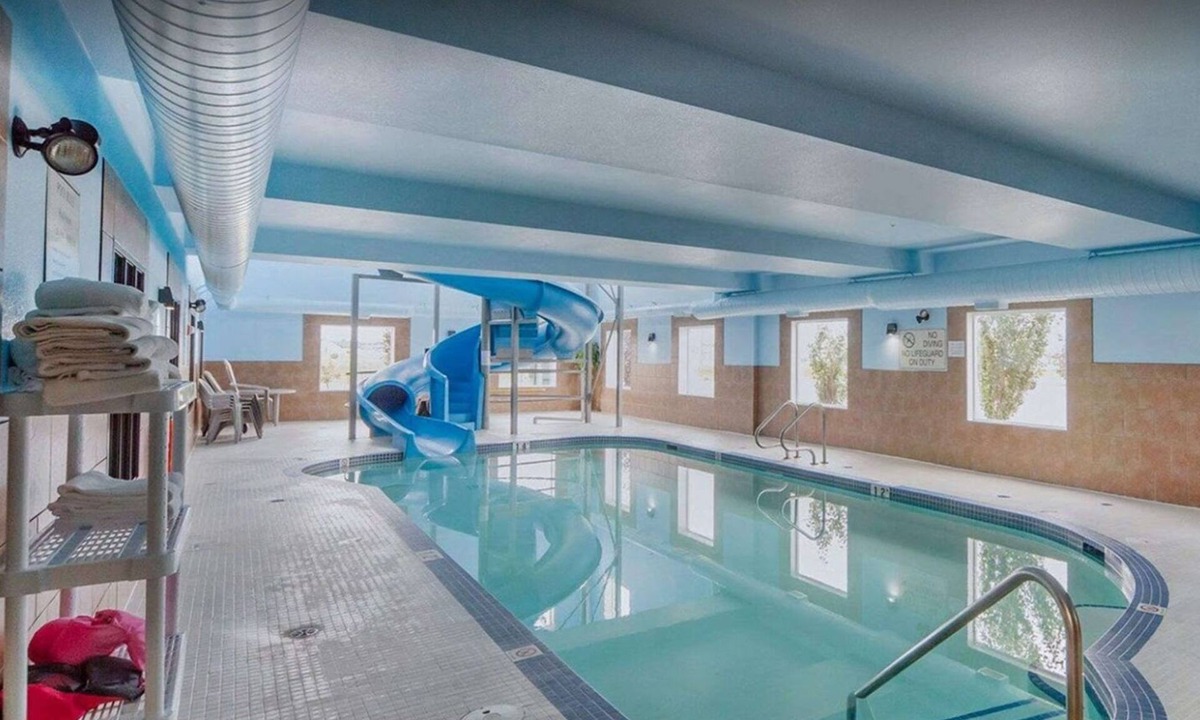 Sylvan Lake Hotel | Prairie Moon Inn Sylvan Lake