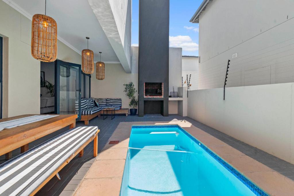 Bloubergstrand Apartment | Precious Villa - With Uninterrupted Power Supply