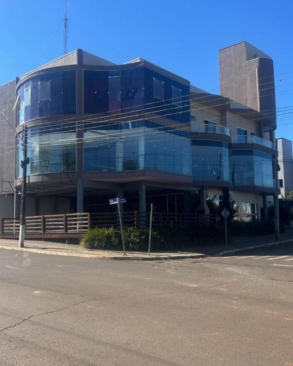 Veneza House | Predio giga em frente a faculdade