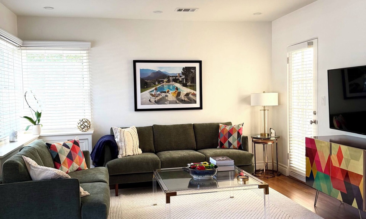 Pasadena House | Preferred Listing! Serene, Cozy, Immaculately renovated 2 bedroom home.