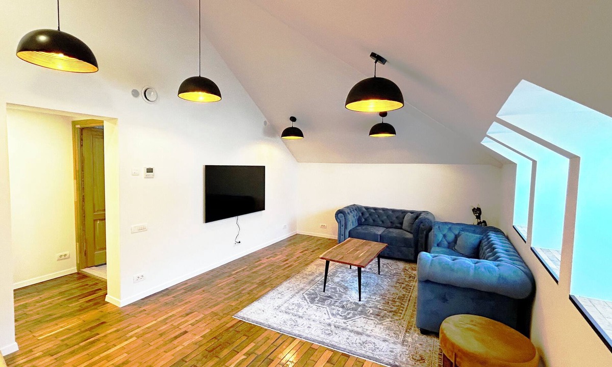 Old Town Apartment | Premier Apartment in Ovidiu Square, Constanta/La bohème