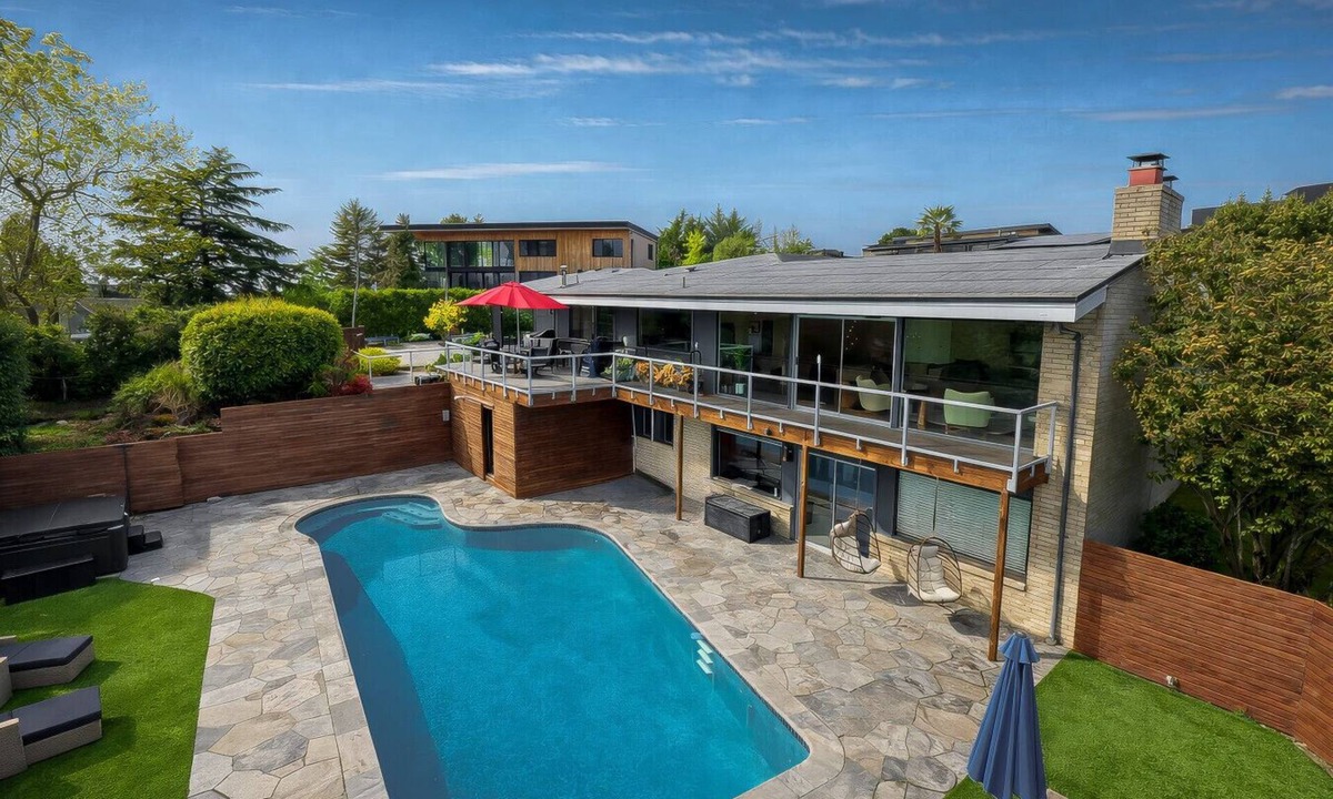 Downtown Seattle House | Premier Group Headquarters for World Cup 2026 - Sleeps 12+ - Private Pool & Spa
