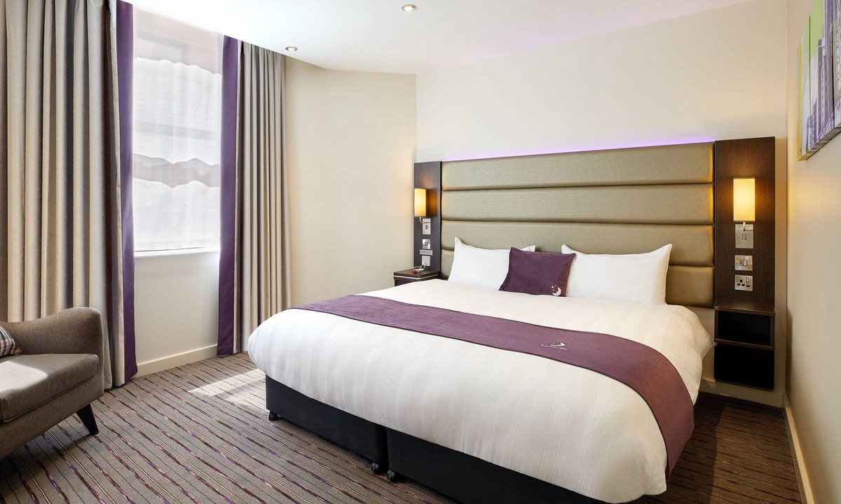 Llanbradach Hotel | Premier Inn Caerphilly - Corbetts Lane
