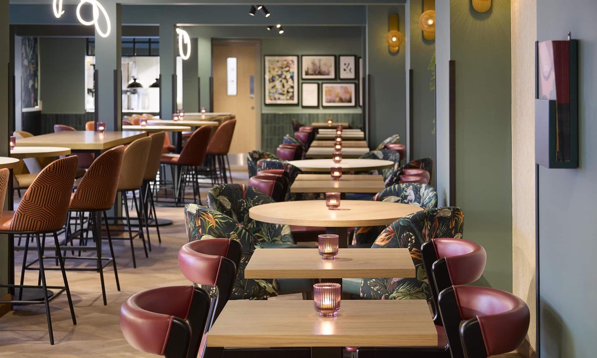 Newton Mearns Hotel | Premier Inn Glasgow Newton Mearns - M77 J4