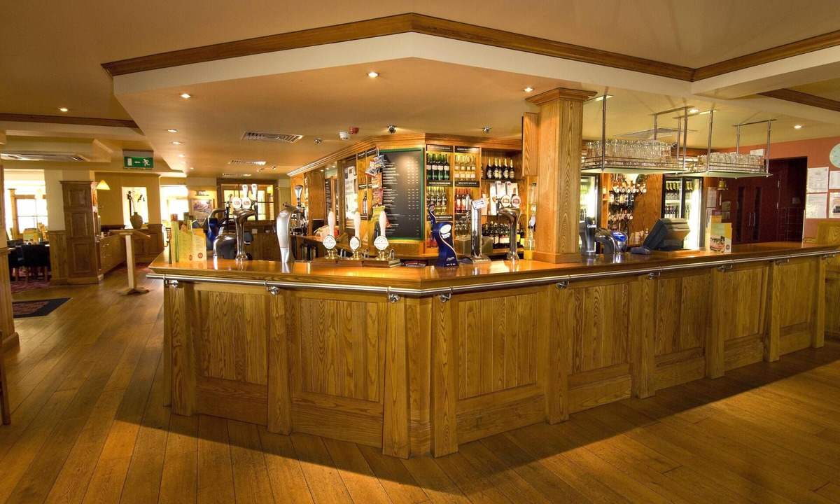 Brockworth Hotel | Premier Inn Gloucester Business Park