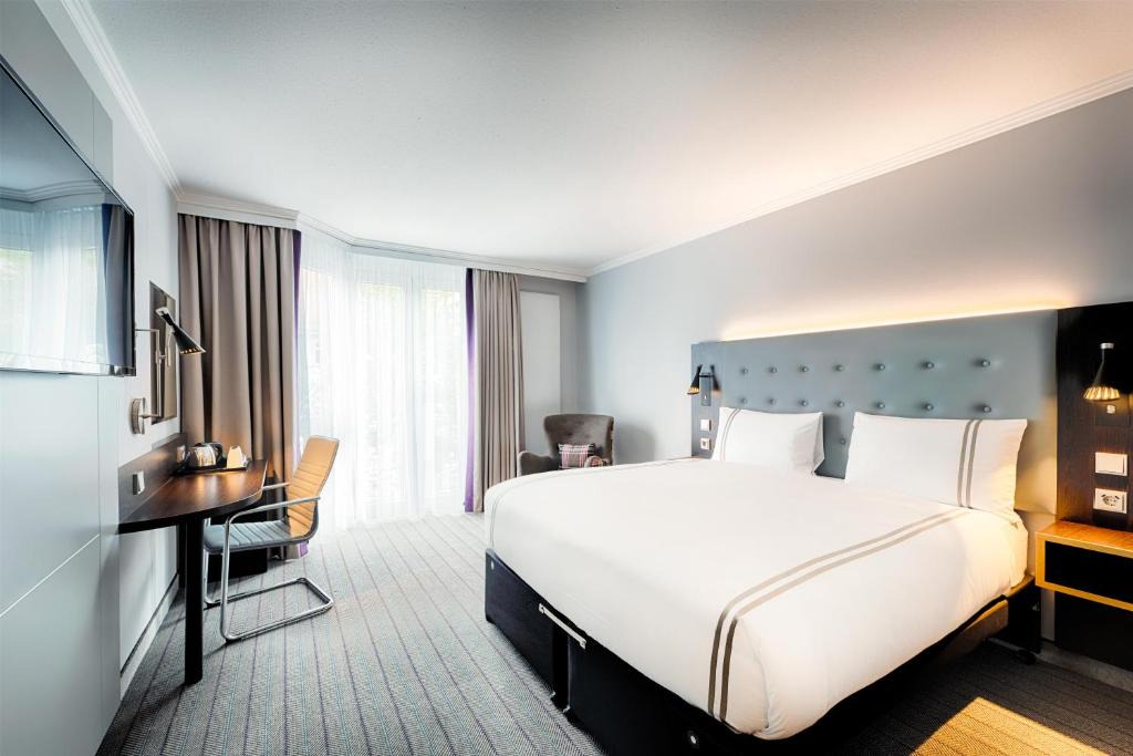 Kurpark Hotel | Premier Inn Stuttgart Bad Cannstatt