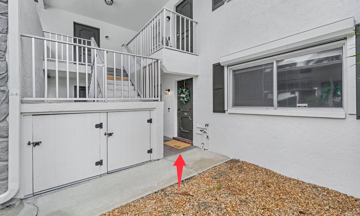 Caloosahatchee Condo | Premier Waterfront Cape Coral Escape-Refreshing Pool & Sunset Views