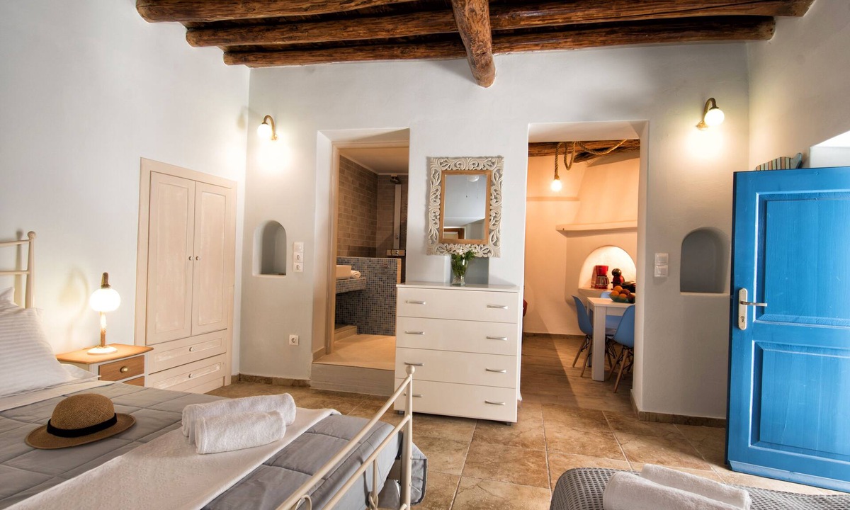 Gavrio Apartment | Premium Cycladic Studio - Perfect for Families - Couples, The Gavrion's Nest