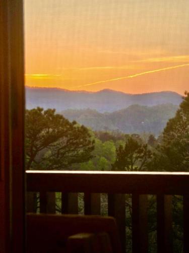Whittier House | Premium Luxury cabin with beautiful mountain views