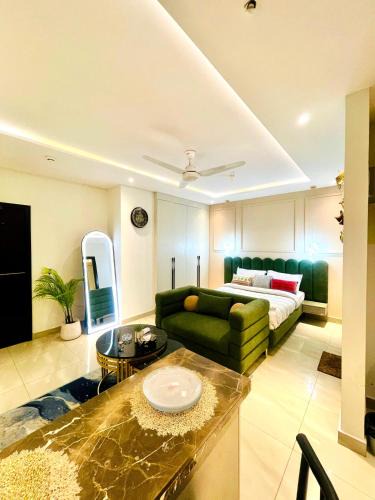 Gulberg Apartment | Premium Studio Apartment Zameen Aurum Gulberg