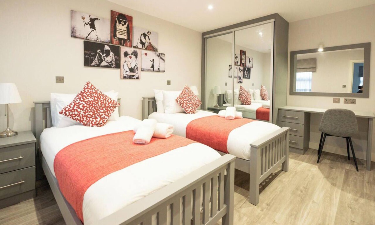 Reading Apartment | Premium Twin Apartment with Gated Parking