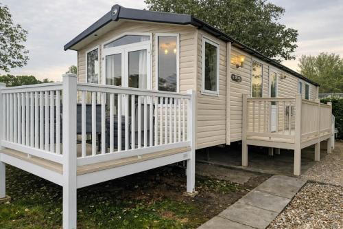 Berwick-upon-Tweed Resort | Prestige Static Caravan on 5 Star Holiday Park