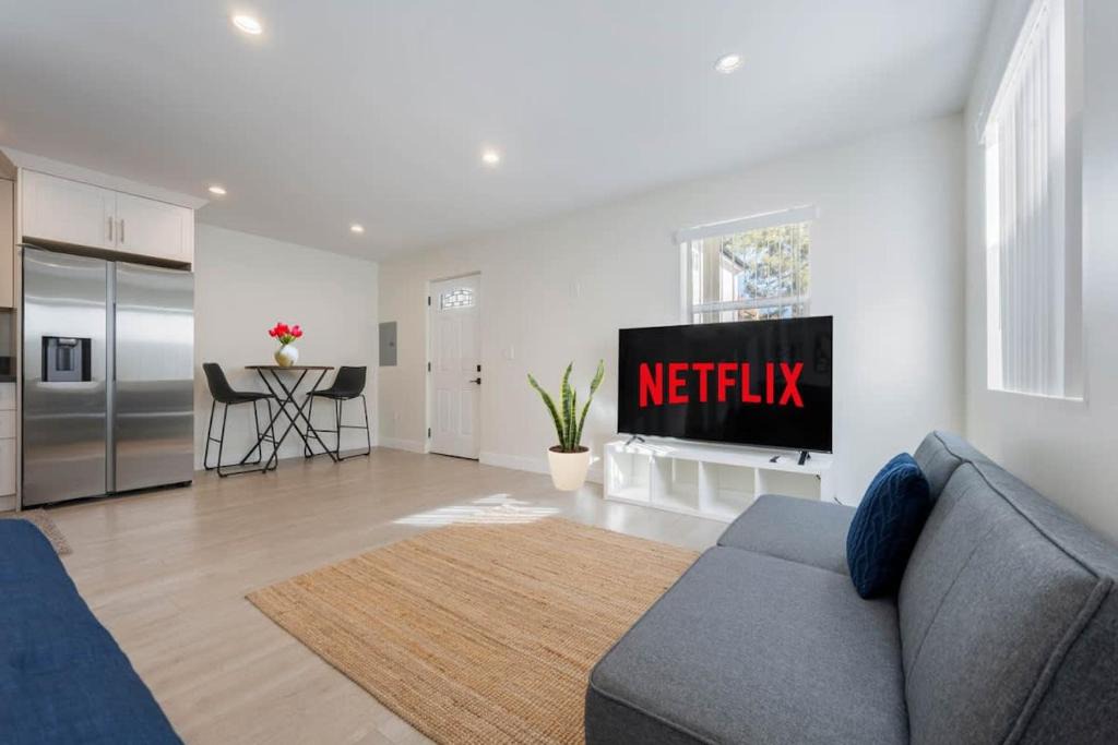 Burbank Apartment | Prestige Studio Haven at Burbank
