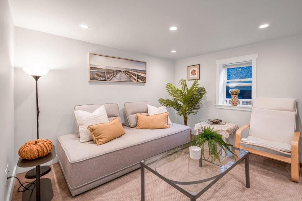 West Point Grey Apartment | Prestigious 2 Bedrooms 2 Baths in West Point Grey