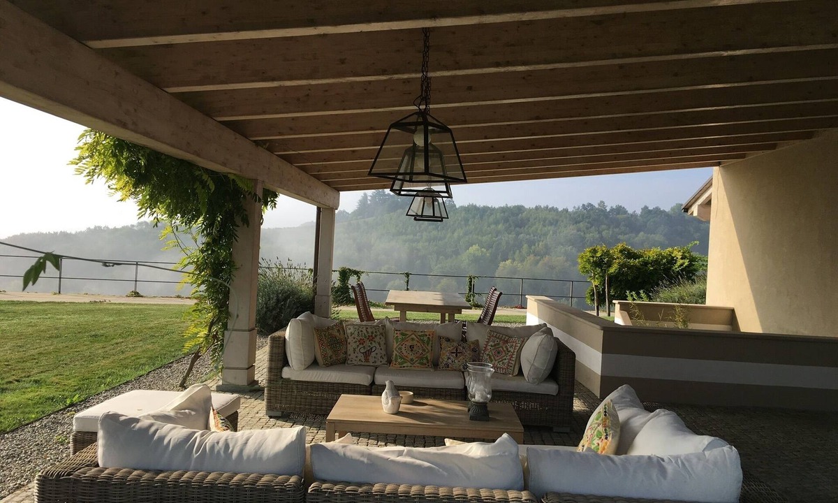 Castel Rocchero House | Prestigious farmhouse nestled among the vineyards