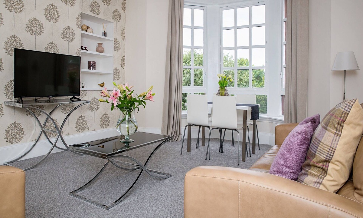 Prestwick Apartment | Prestwick Town Centre Stunning Flat for holidays and corporate lets