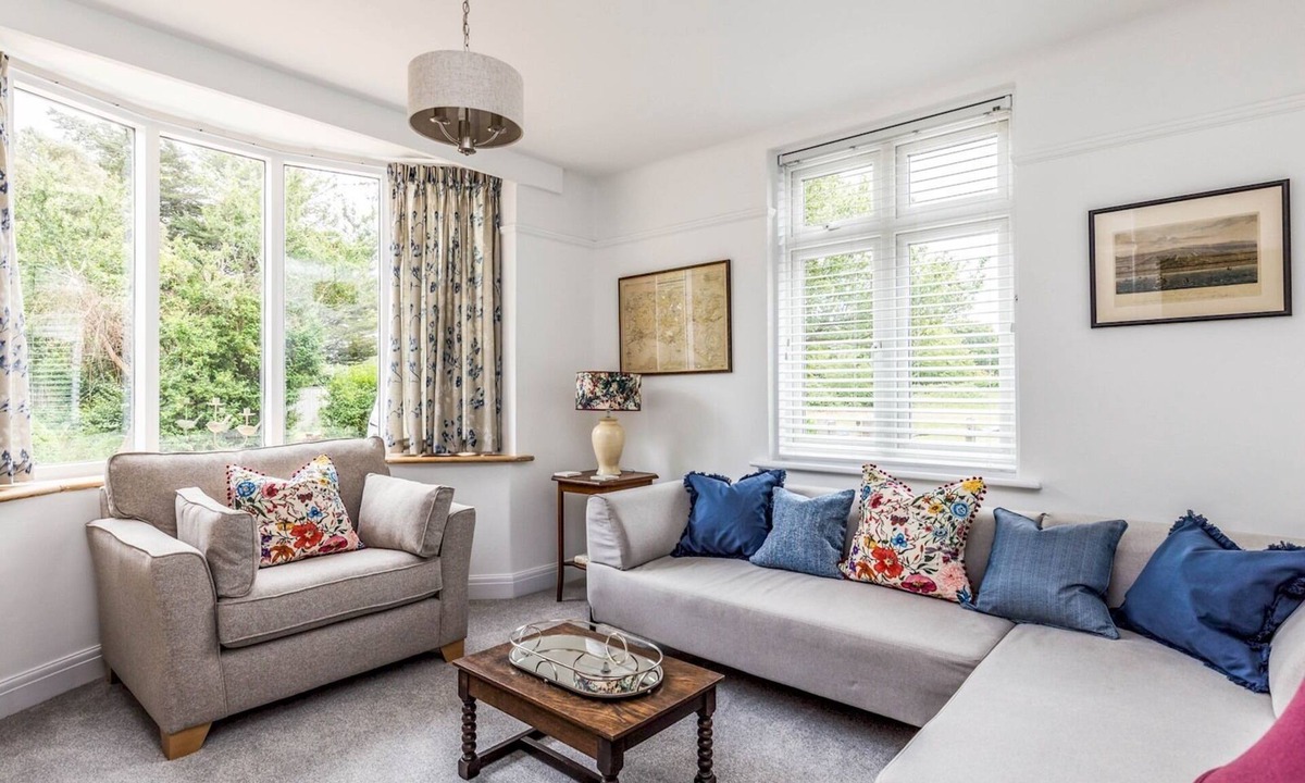 Birdham House | Pretty Three Bedroomed home near the Beach - Pass the Keys