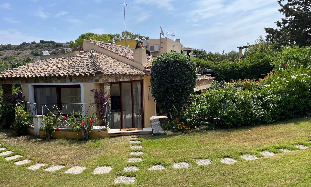 Villasimius Villa | Pretty villa a stone's throw from the sea and the center.