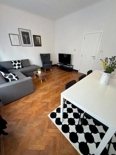 Statiekwartier Apartment | Prime Antwerp Location, Stylish 2BR Apartment