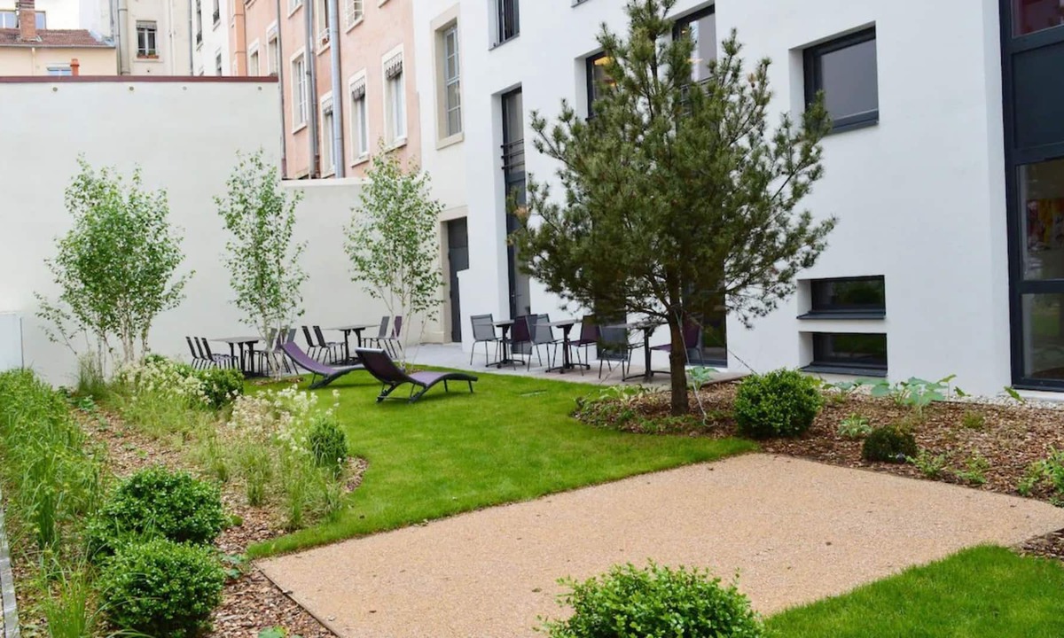 Perrache Apartment | Prime Confluence District Retreat: Modern Amenities
