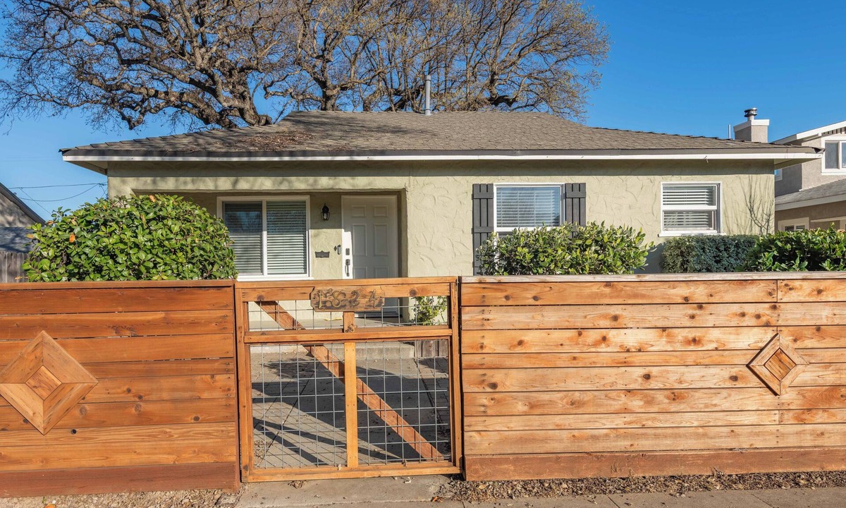 Paso Robles House | Prime Downtown Paso Guest House - Private & Wakable
