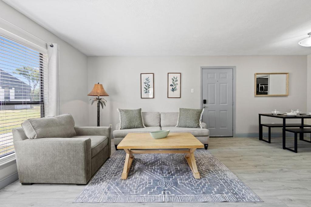 Lake Highlands Apartment | Prime Location: 1 King Bed Apt near Major Highways & Dallas Hospitals