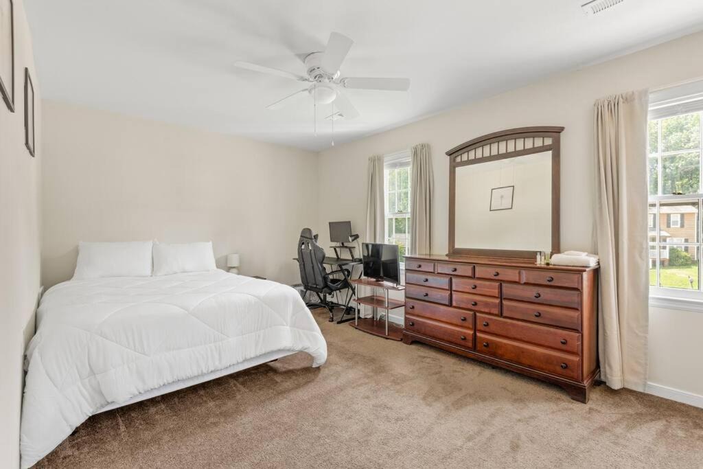 North Chesterfield Apartment | Prime Location 2 BR Oasis with Washer and Dryer