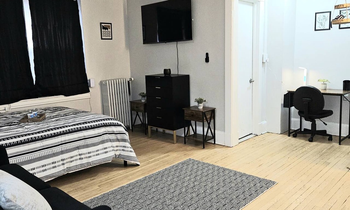 New Haven Apartment | Prime location, 2 min from Yale!